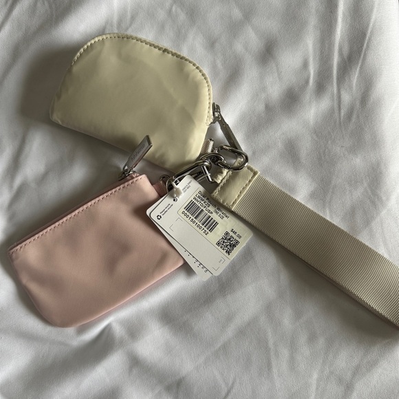 66-69🆕 Lululemon Dual Pouch Wristlet - White Opal/Flush Pink - Picture 5 of 5